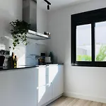 Apartment 3 Bed Flat - Sleeps 6 - Pool - Garden - Parking *