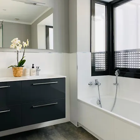 Apartment Stunning 3-bed In